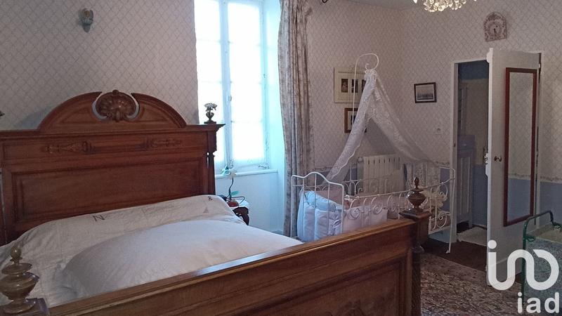 Maison - 330 m² - 8 pièces