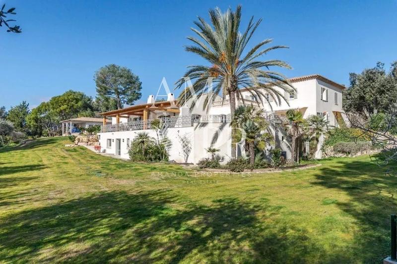 Villa - 555 m² - 10 pièces