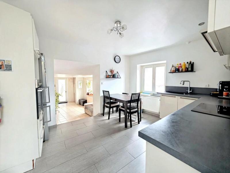 Maison - 93 m² - 4 pièces