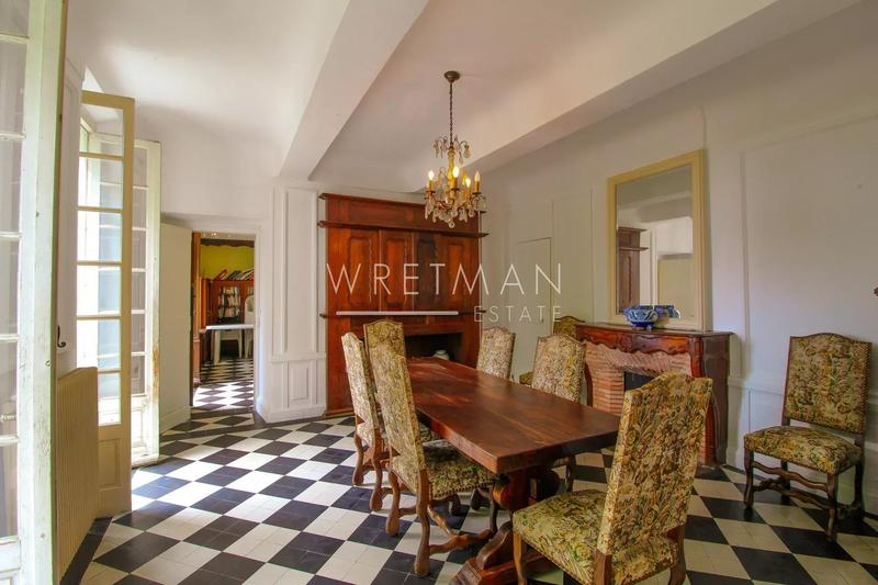 Mas - 300 m² - 13 pièces