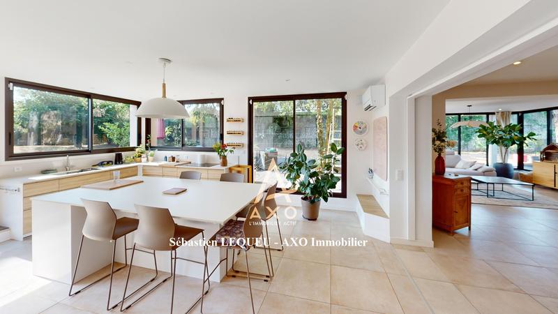 Maison contemporaine - 275 m² - 8 pièces