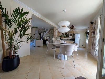 Maison - 160 m² - 8 pièces