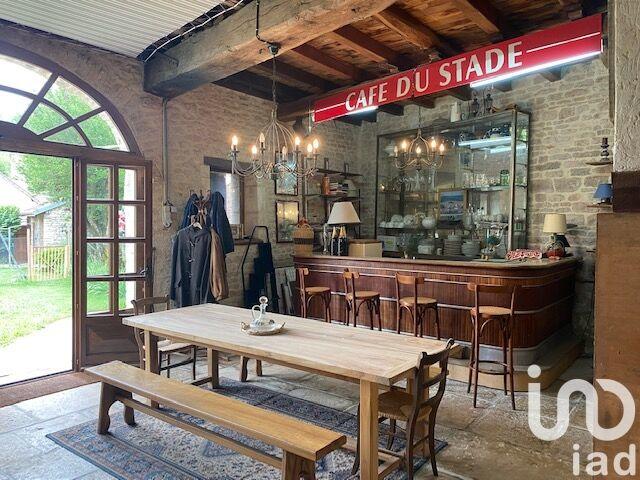 Maison - 221 m² - 5 pièces