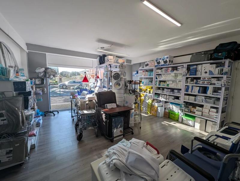 Local commercial - 132 m² - 4 pièces