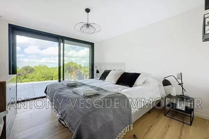 Maison - 180 m² - 7 pièces