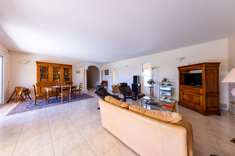 Maison - 240 m² - 7 pièces