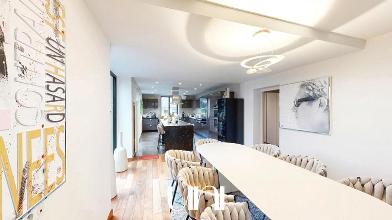 Maison - 210 m² - 6 pièces