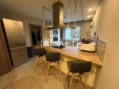 Maison - 286 m² - 10 pièces