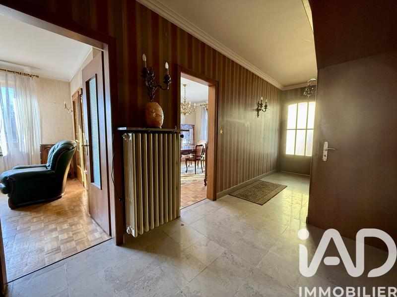 Maison - 210 m² - 8 pièces