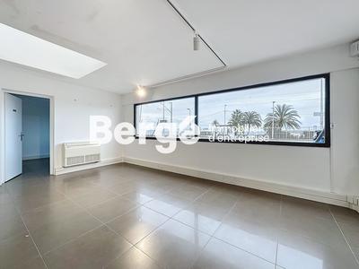 Local commercial - 670 m²