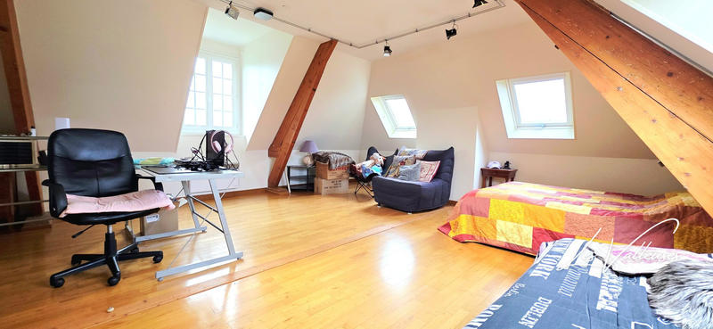 Maison - 300 m² - 8 pièces