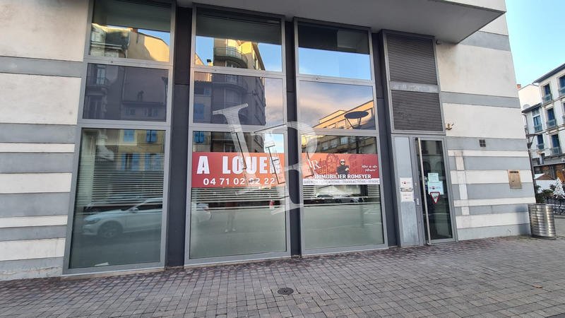 Local commercial - 188 m² - 9 pièces