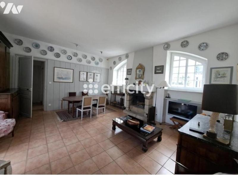 Maison - 182 m² - 8 pièces