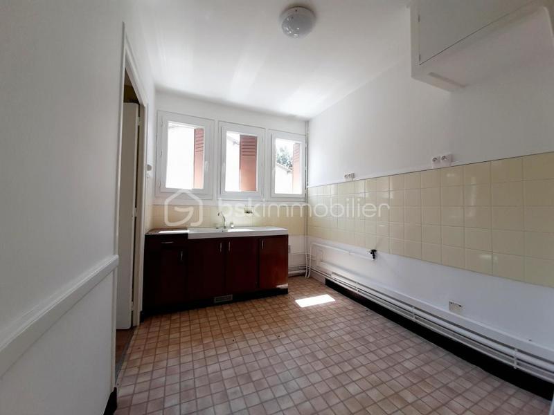 Maison - 230 m² - 11 pièces