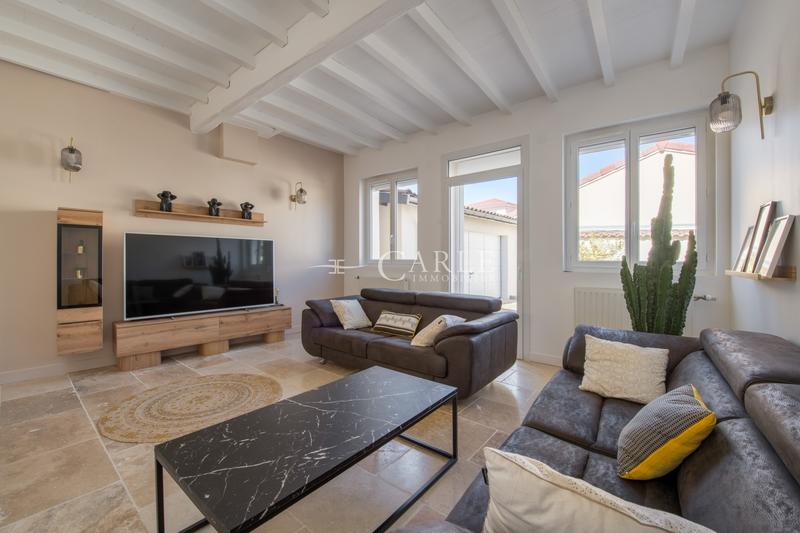 Maison - 201 m² - 7 pièces