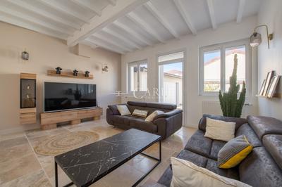 Maison - 201 m² - 7 pièces