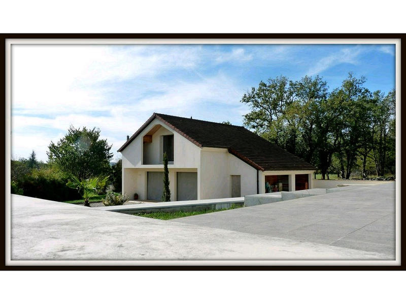 Maison - 240 m² - 6 pièces