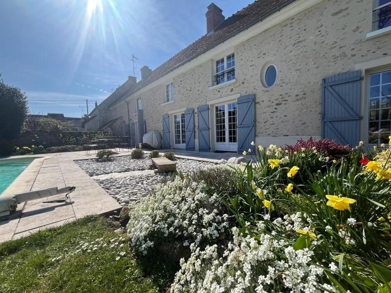 Maison - 204 m² - 6 pièces