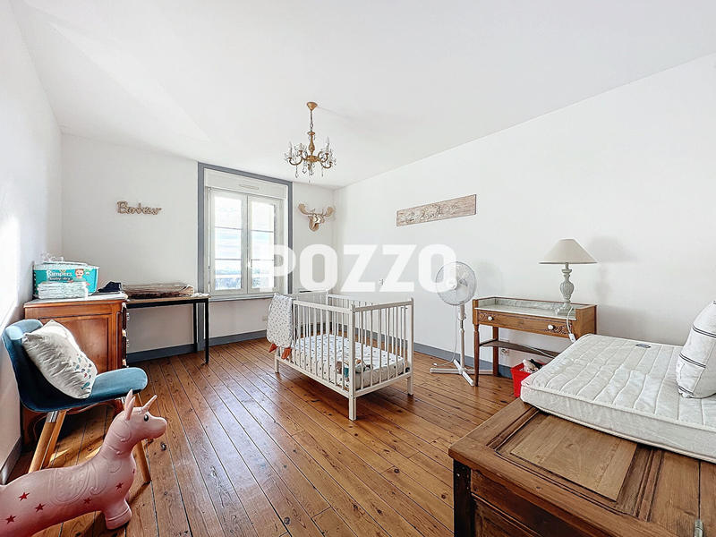 Maison - 225 m² - 10 pièces