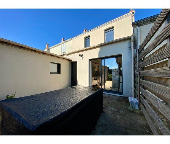 Maison traditionnelle - 105 m² - 6 pièces