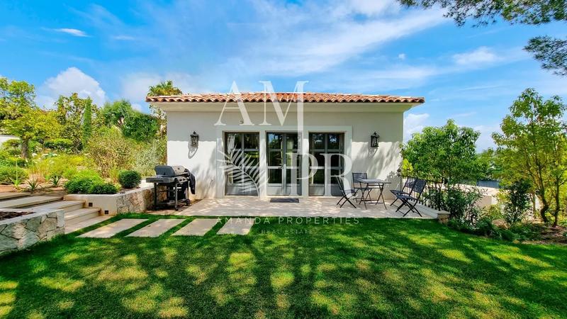 Propriété - 900 m² - 12 pièces