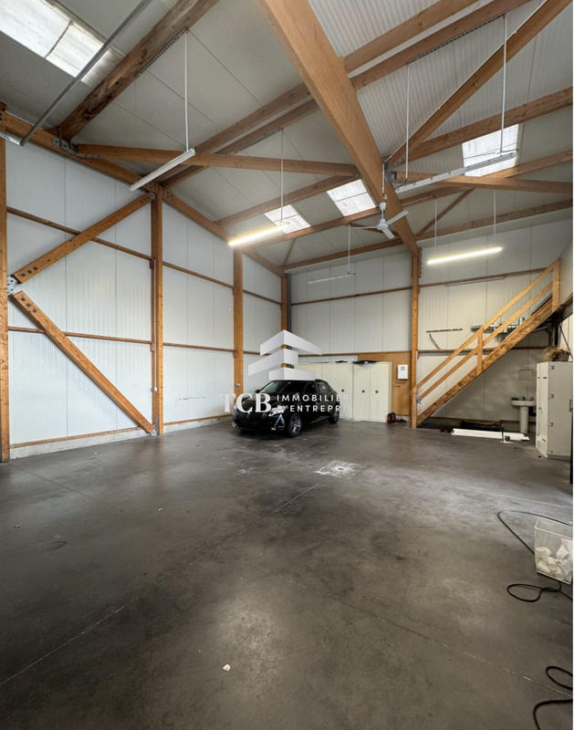 Local d'activités - 198 m²