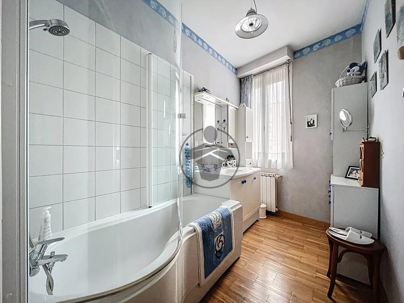 Maison - 232 m² - 6 pièces