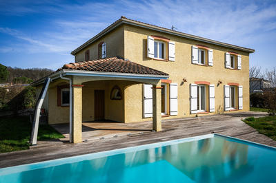 Maison - 234 m² - 7 pièces