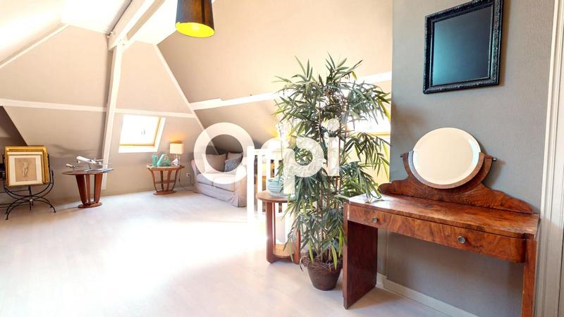 Maison - 175 m² - 9 pièces