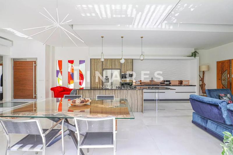 Maison - 280 m² - 4 pièces