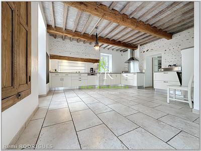 Maison - 219 m² - 10 pièces