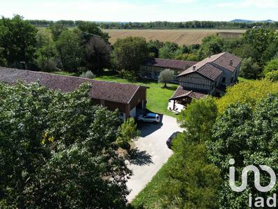 Maison - 564 m² - 13 pièces