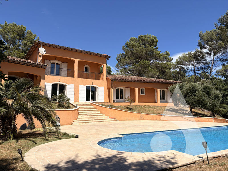 Villa - 240 m² - 6 pièces