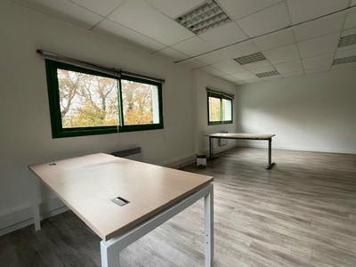 Local d'activité / Entrepôt - 2 100 m²