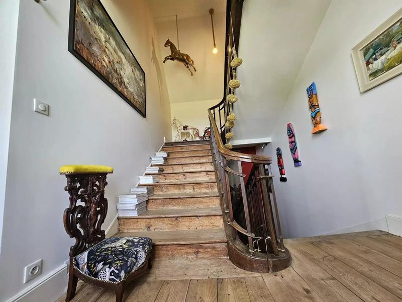 Maison - 365 m² - 8 pièces