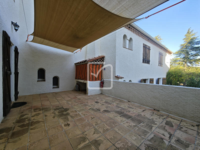 Propriété - 470 m² - 10 pièces