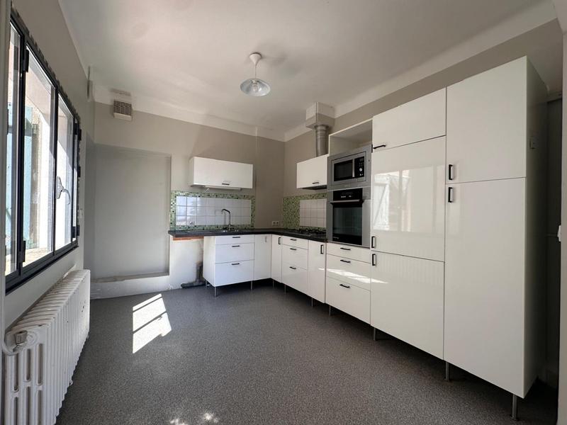 Maison - 233 m² - 7 pièces