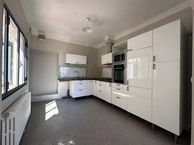 Maison - 233 m² - 7 pièces