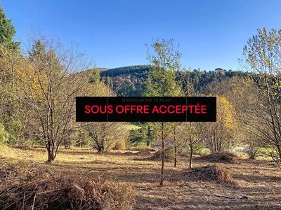 Terrain constructible - 1 185 m²
