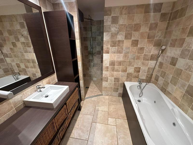 Immeuble - 127 m² - 6 pièces