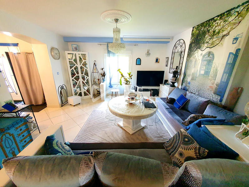 Maison - 186 m² - 9 pièces