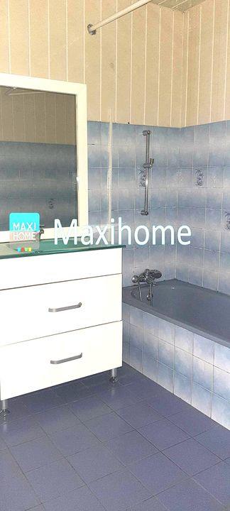 Maison - 220 m² - 9 pièces