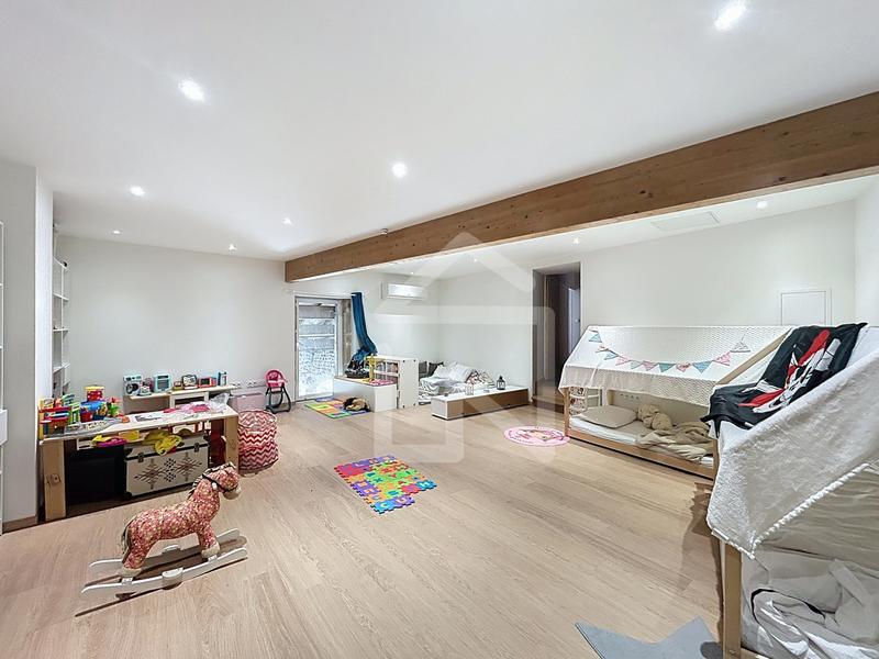 Maison - 247 m² - 6 pièces