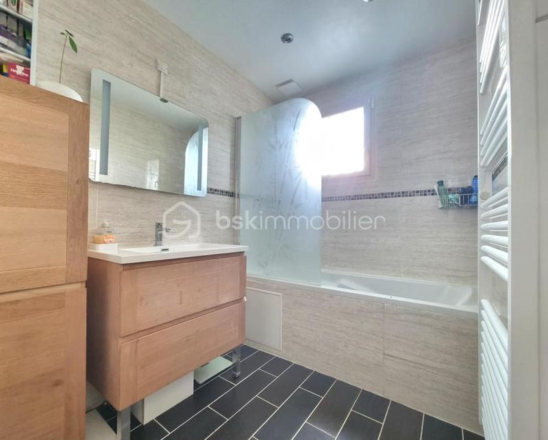 Maison traditionnelle - 98 m² - 4 pièces