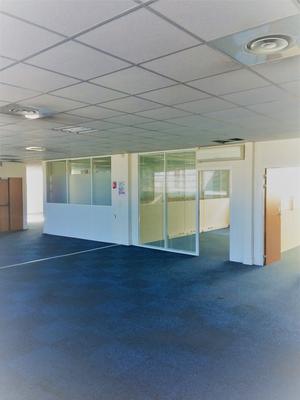 Bureau - 3 700 m²