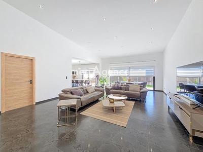 Maison - 174 m² - 7 pièces