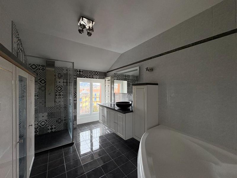 Appartement - 75 m² - 3 pièces