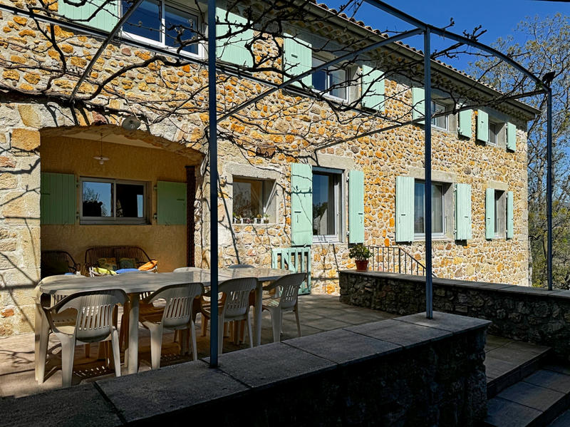 Maison - 253 m² - 13 pièces