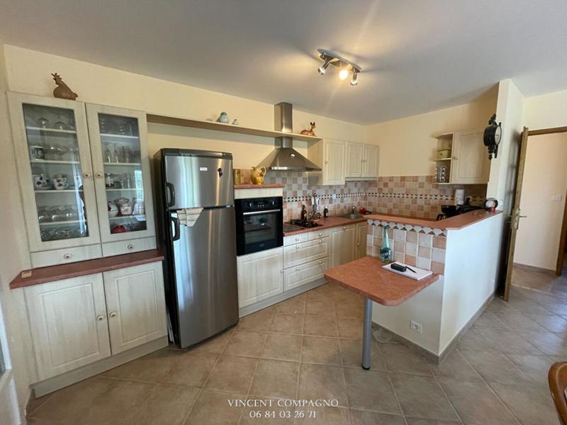 Maison - 220 m² - 6 pièces