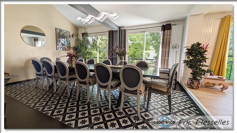 Maison - 208 m² - 9 pièces